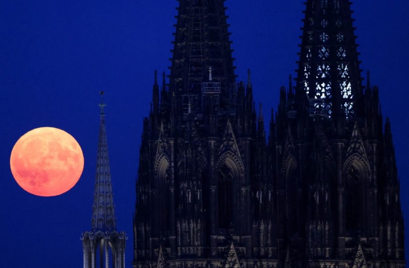 Как выглядело первое суперлуние 2024 года - показываем фото Как выглядело первое суперлуние 2024 года - показываем фото