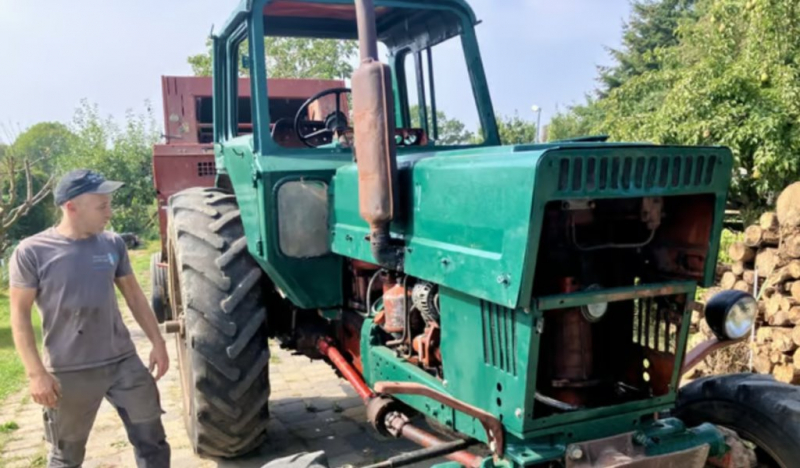 В Германии нашли угнанный трактор «Беларус» – воры перекрасили его