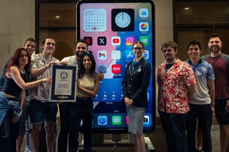 Сколько весит гигантский iPhone, который попал в книгу рекордов Гиннеса