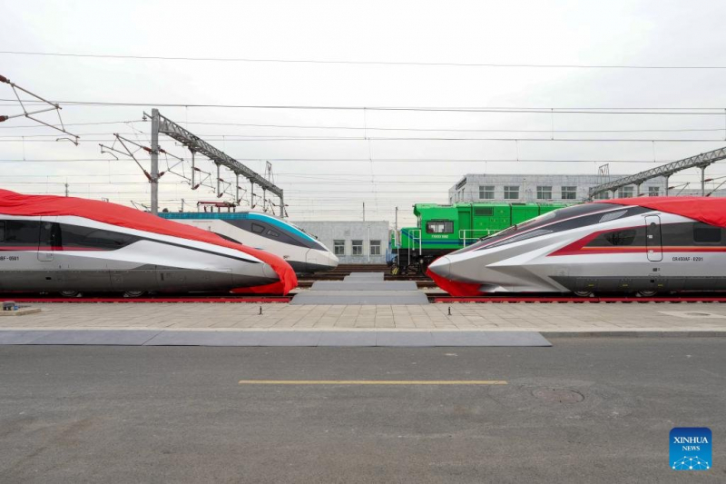 В Китае появился пассажирский поезд, способный развивать 450 километров в час — посмотрите, как он выглядит внутри В Китае появился пассажирский поезд, способный развивать 450 километров в час — посмотрите, как он выглядит внутри