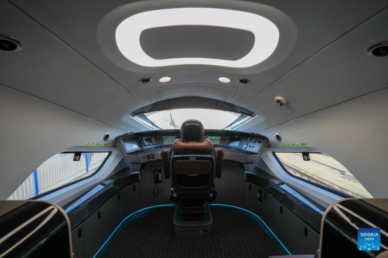 В Китае появился пассажирский поезд, способный развивать 450 километров в час — посмотрите, как он выглядит внутри В Китае появился пассажирский поезд, способный развивать 450 километров в час — посмотрите, как он выглядит внутри